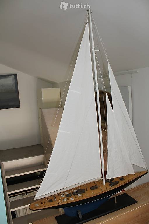 Segelyacht Endevour als Standmodell