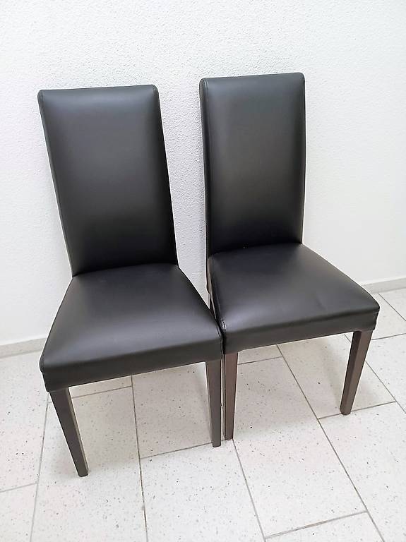 Stuhl schwarz mit Veganlederbezug