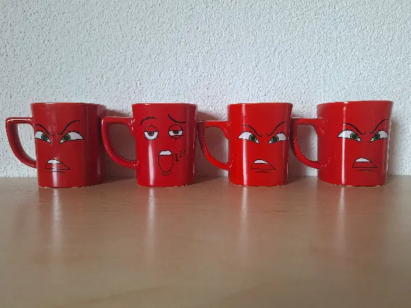 4 Stück Nescafé Kaffeetassen, neu