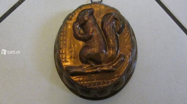 Kupferform mit Eichhörnchen