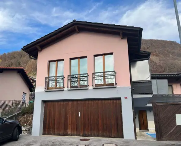 Vendo casa monofamiliare con piscina interrata