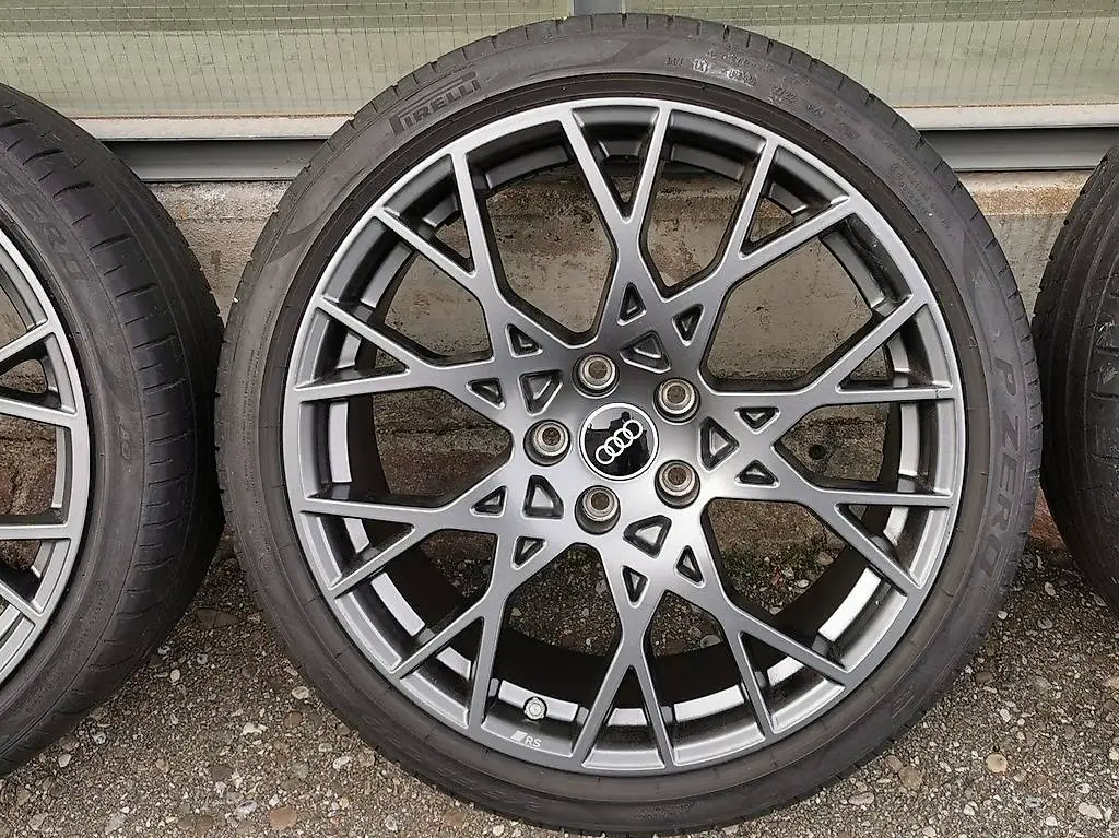 AUDI RS3 8Y Performance 19 Kompletträder Pirelli Neuwertig