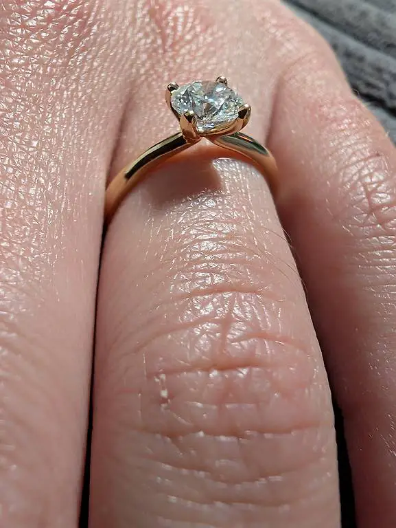 Damen Goldring mit Brillant