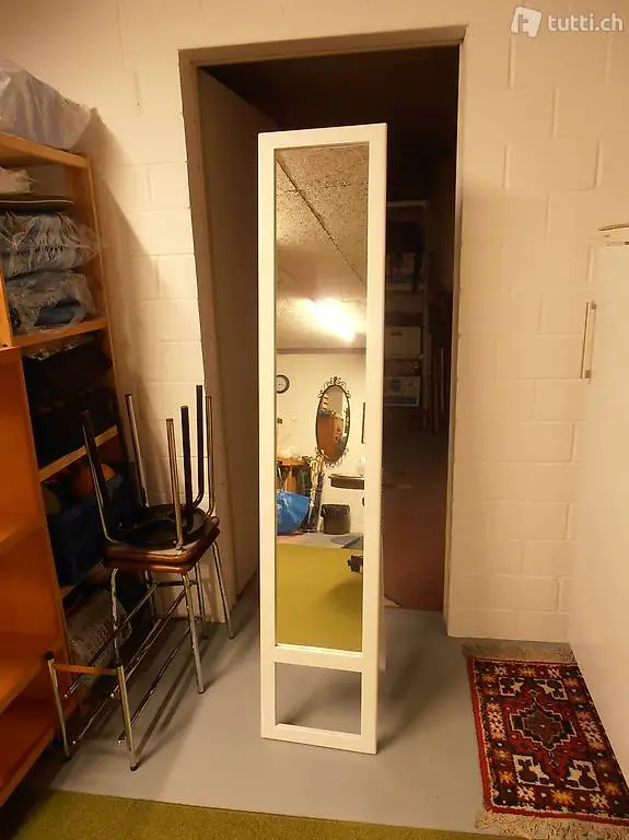 Spiegel auf Ständer