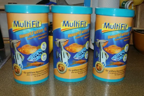 2 Dosen Fischfutter neu