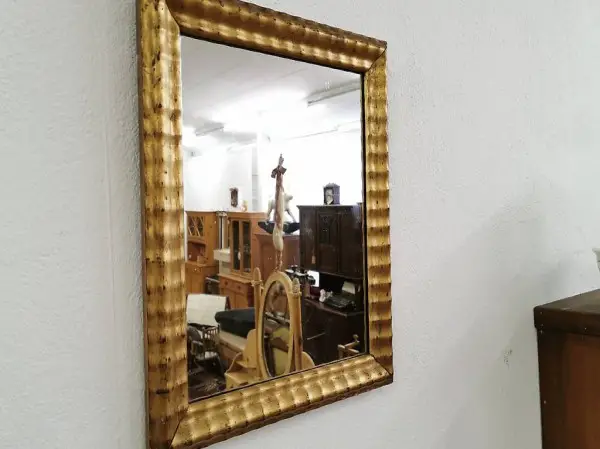  Kleiner alter Spiegel mit Wellenrand