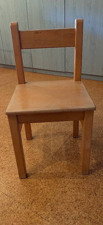 Holzstuhl Kindergarten