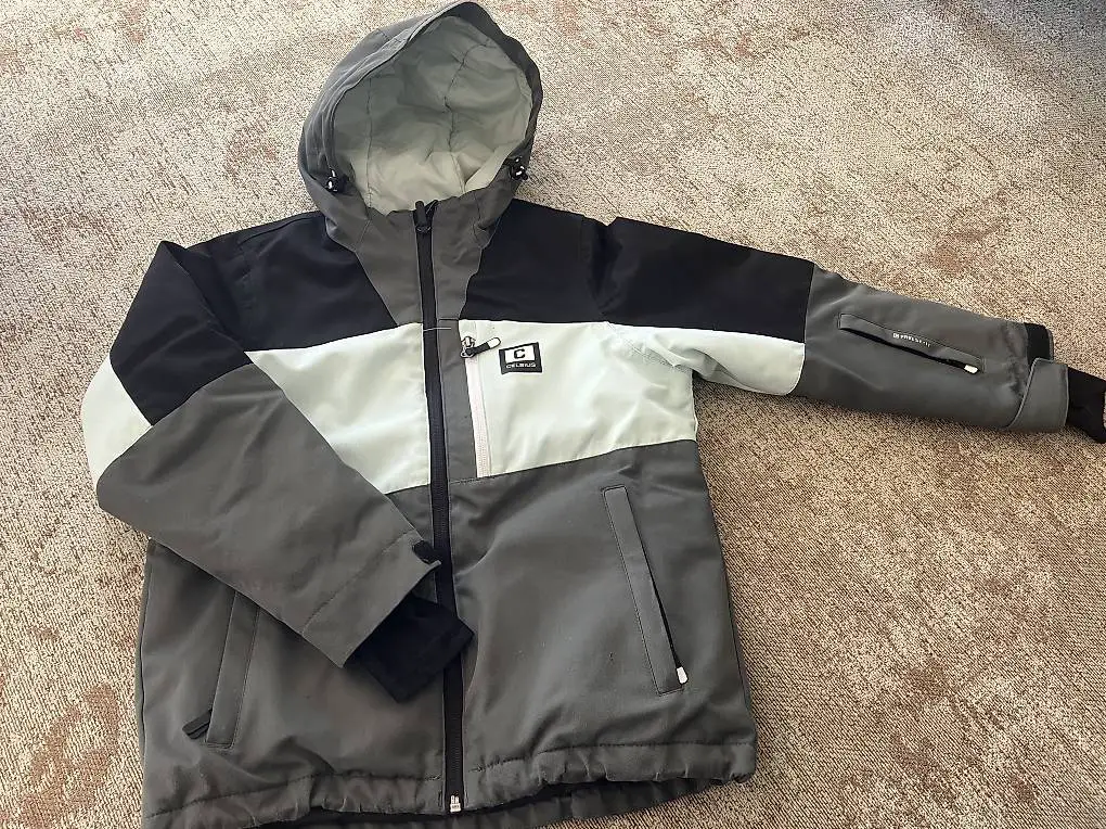 Skijacke mit zwei paar Skihosen Gr.140