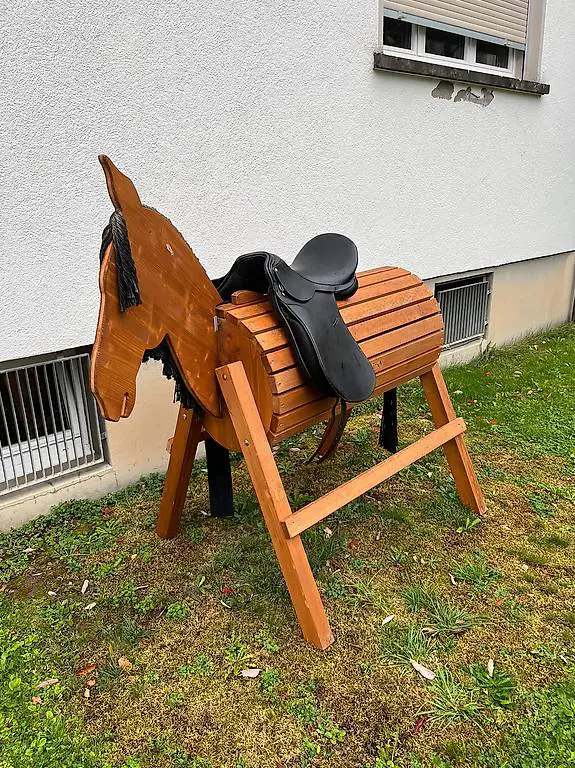 Holzpferd mit Ledersattel NEU