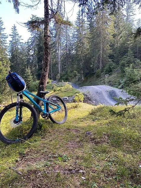 Dirtbike (Velo für Pumptracks und Sprünge)