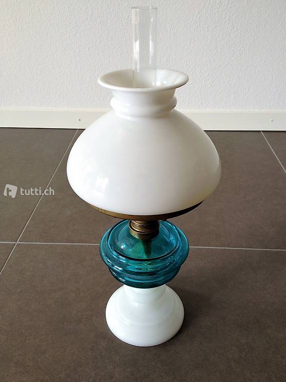 1 Petroleumlampe Porzellan/Glas/Messing