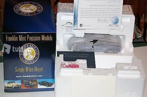 2004 Chevrolet Corvette Coupe 1:24