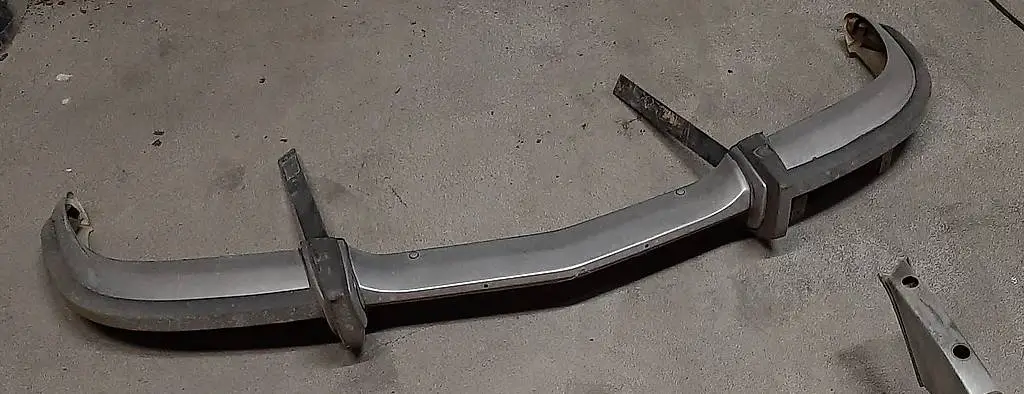 BMW 2000 CS Stossstange vorne