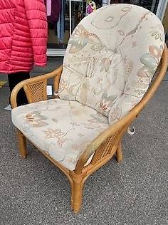 Korbsessel im Bohemestil mit Polster