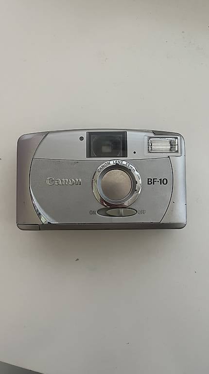 Analog Kamera Canon Point & Shoot mit eingelegtem Film