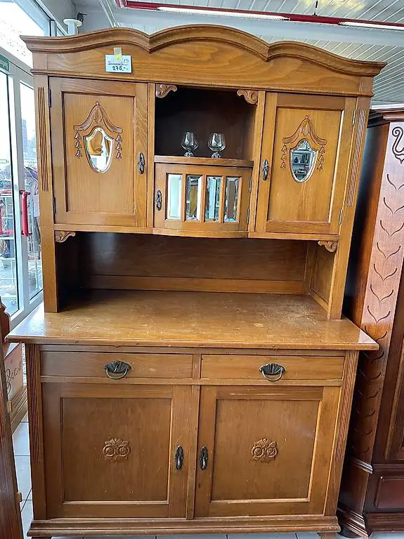 Herziges Küchenbuffet mit vielen Details