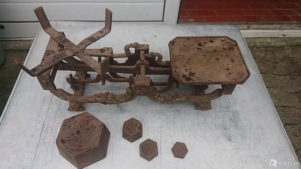 Antike Brückenwaage aus Gusseisen