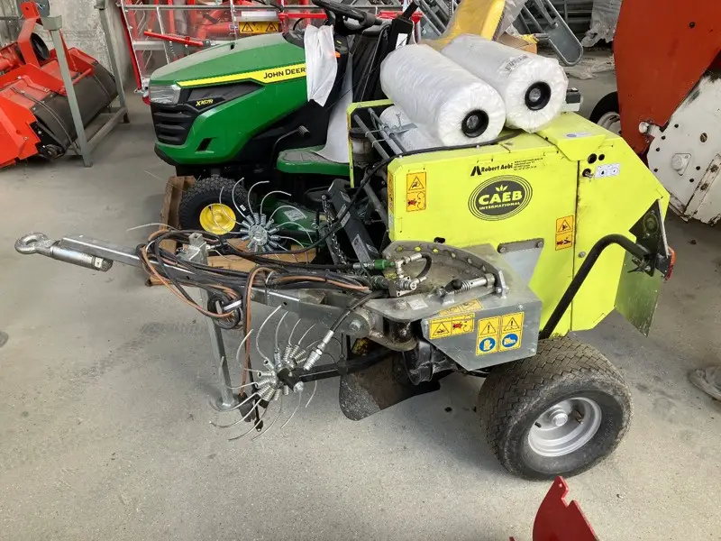 Rundballenpresse Caeb klein 55cm x 52cm