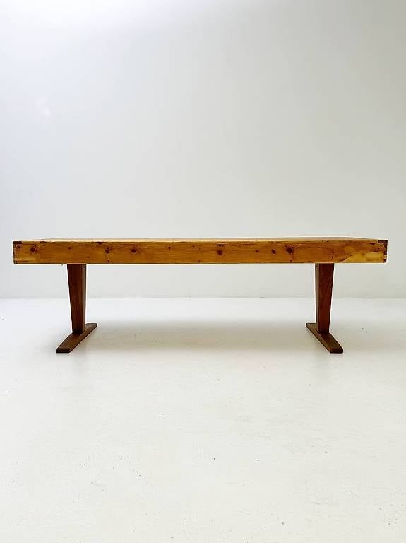 Eindrucksvoller Tisch von Horgenglarus