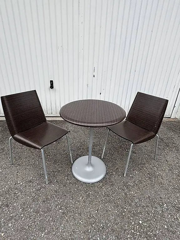 Bistro Tisch, zwei Stühle (Plank)