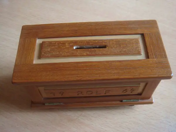 Holzkässeli in Truhenform