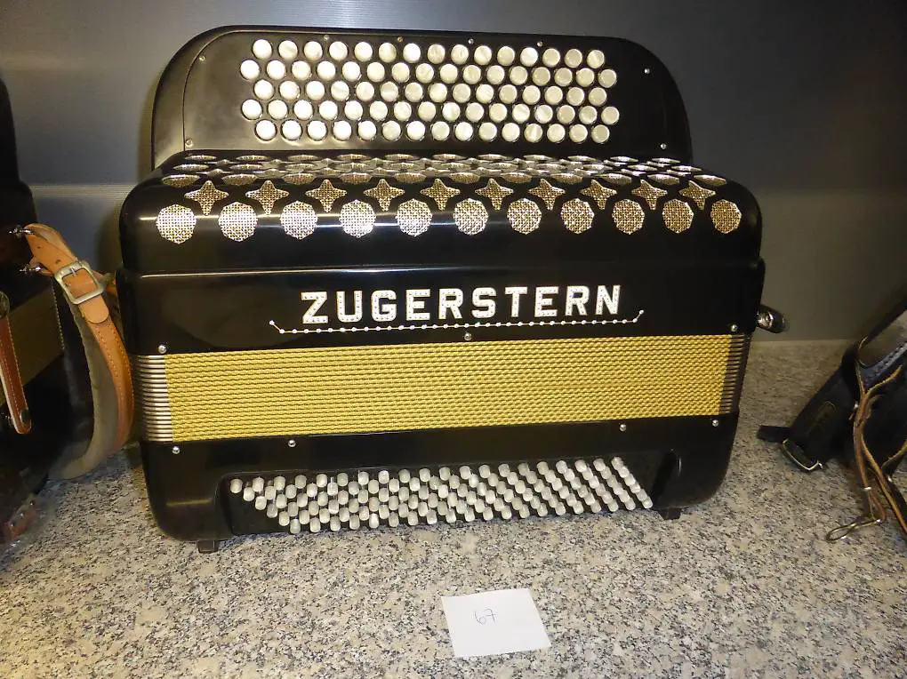 Handorgel / Akkordeon Zugerstern, schwarz, 120 Bass