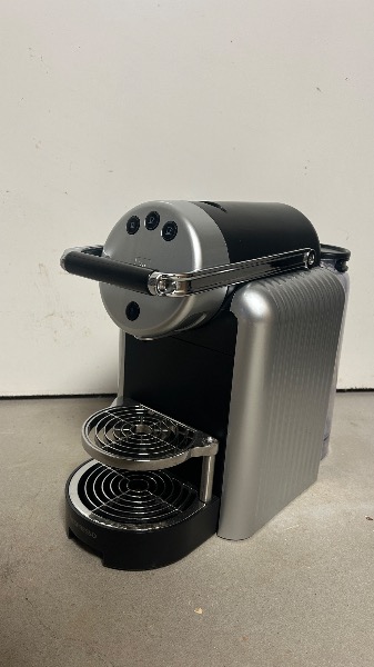 Nespresso Zenius wenig gebraucht