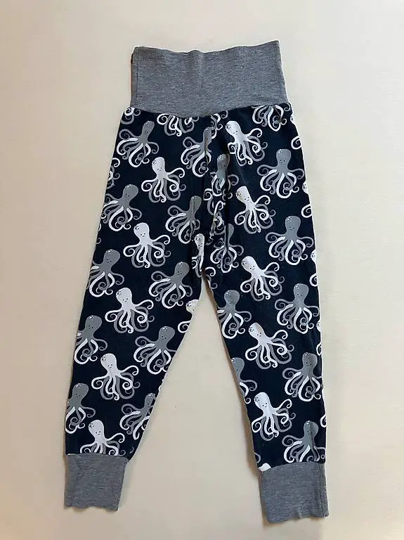 Hose mit Tintenfischen in Gr. 98