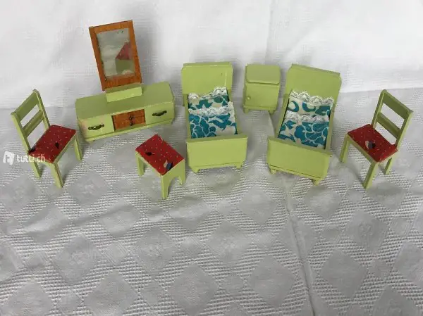  Antike Puppenstubenmöbel