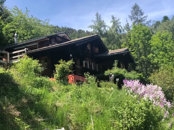 Grosses Chalet – Wohn- & Gartentraum mit herrlicher Aussicht