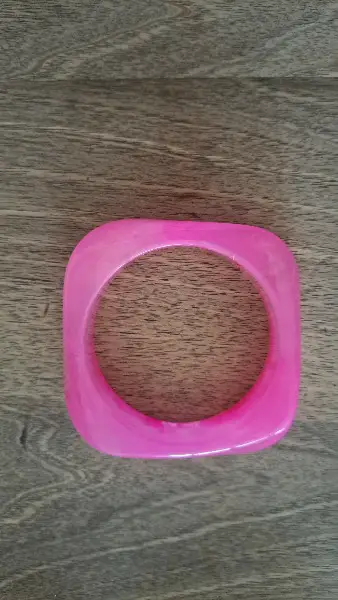 bracelet rose en résine