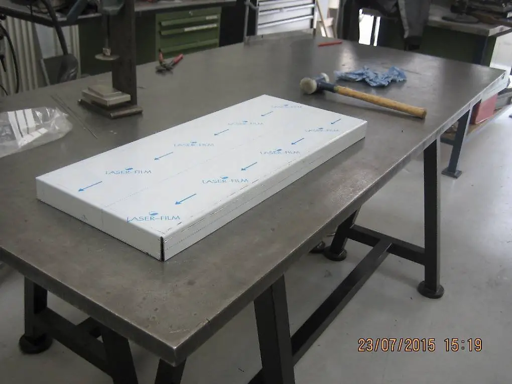 Arbeitstisch / Stahlplattentisch