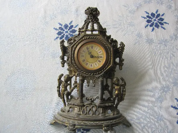 Alte, mechanische AGAD Kamin-/Tischuhr aus Messing