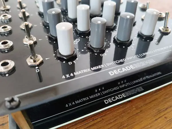 Decadebridge Quatrain passiver 4x4 Matrix Mixer