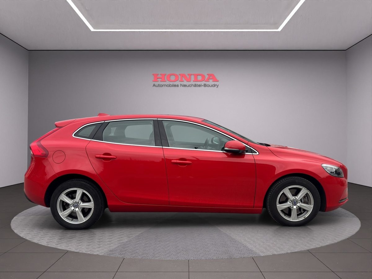 volvo v40 1.5 t2 momentum s/s