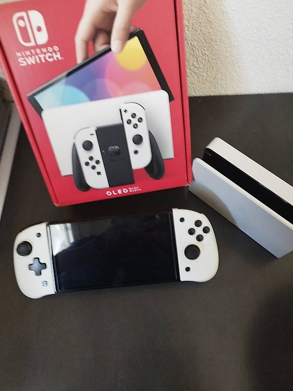 Nintendo Switch OLED, weiss, Games und Zubehör wie neu