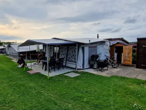 Wohnwagen mit Stellplatz / Standplatz am Schiffenensee FR