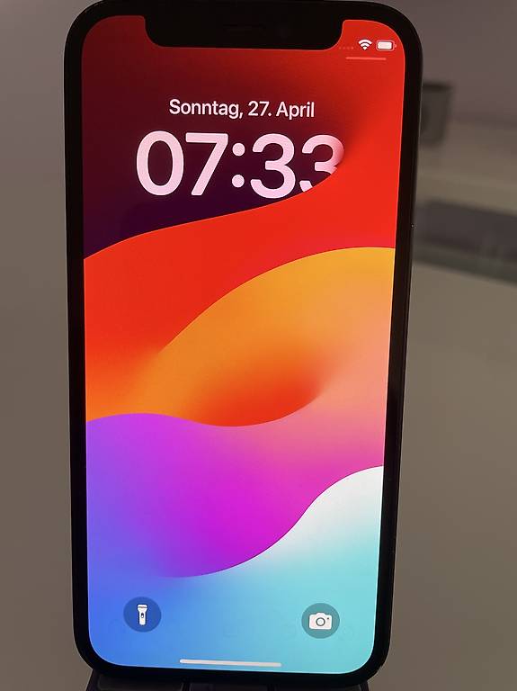 iPhone 12 mini 64 GB schwarz Akku 100%