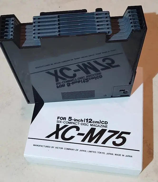 GRATIS - CD XC-M75 Einschub Kassette