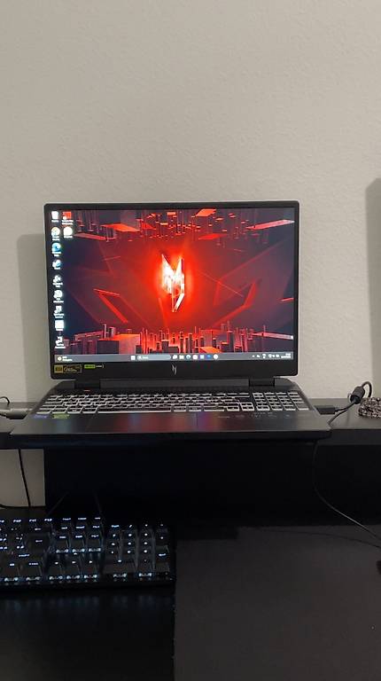 Gaming Laptop + Maus & Tastatur