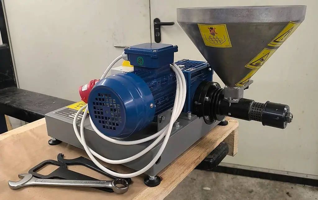 Verkaufe kleine handliche Ölpresse KK8 für eigenes Öl