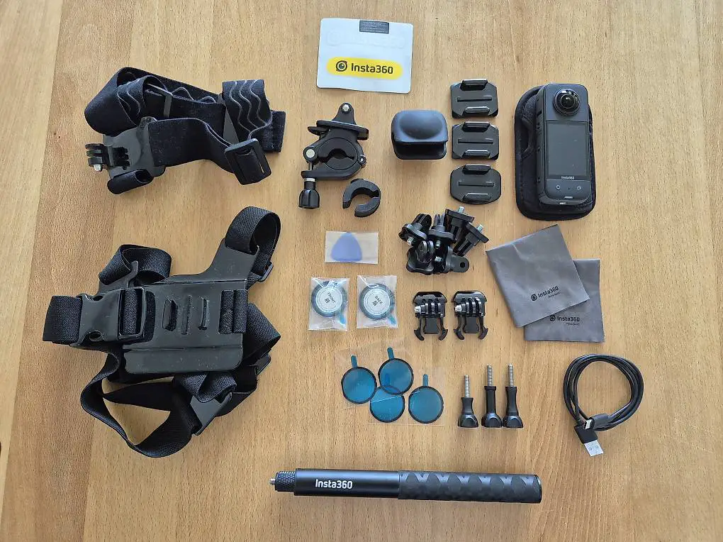 Insta360 x3 inkl. Bike Bundle und Extras