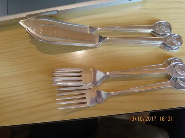 4 Fischmesser & 4 Fischgabeln mit Salm Motiv