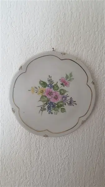 Blumenteller, wird an der Wand aufgehängt