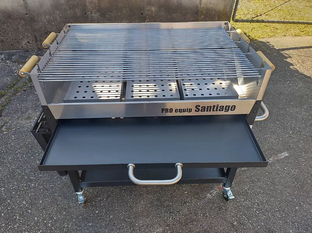 Holzkohlegrill
