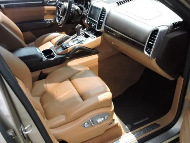 PORSCHE Cayenne S E-Hybrid