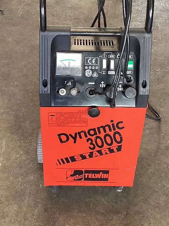 Batterieladegerät/ Starthilfe Boster Dynamic 3000