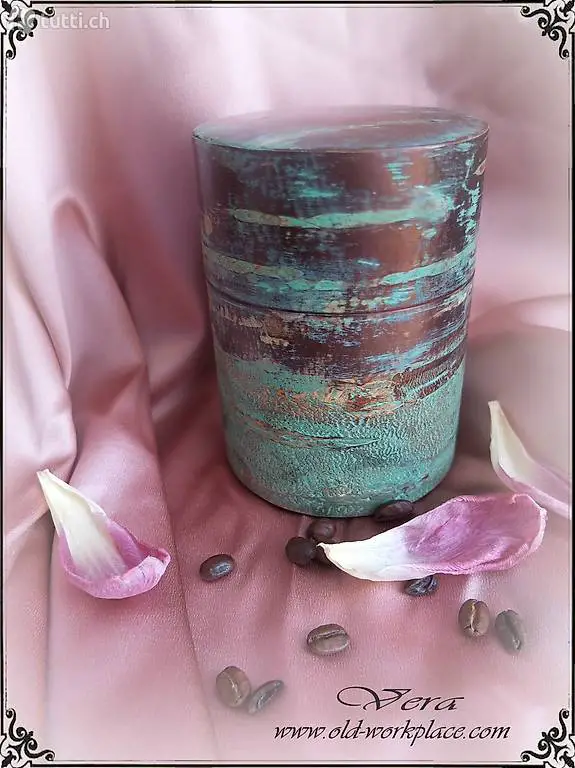 alte Dose aus Bast grüne Patina Vintage