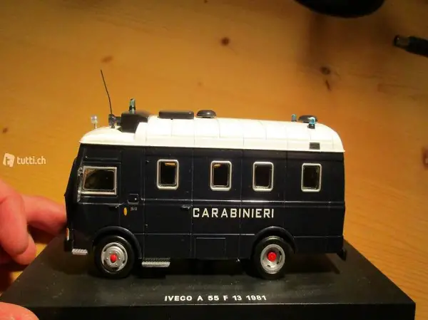 Modellino furgone Iveco dei carabinieri in scala 1/43