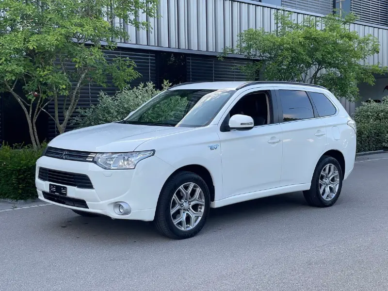 MITSUBISHI Outlander 2.0 PHEV Navigator eAssist